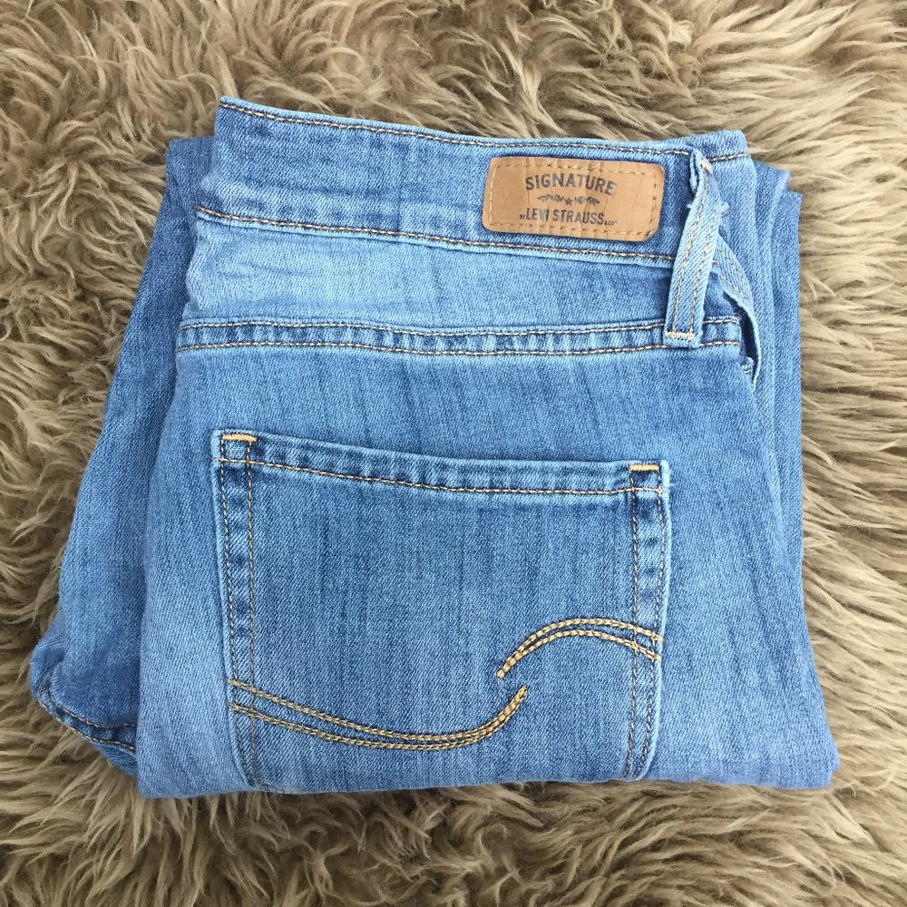 Levi's mid-rise slim cuffed cropped jeans - size 29